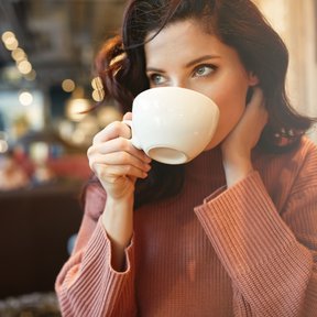 Autorzy badania przekonują, że skutki długotrwałego siedzenia można niwelować m.in. wprowadzając dro