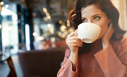 Autorzy badania przekonują, że skutki długotrwałego siedzenia można niwelować m.in. wprowadzając dro