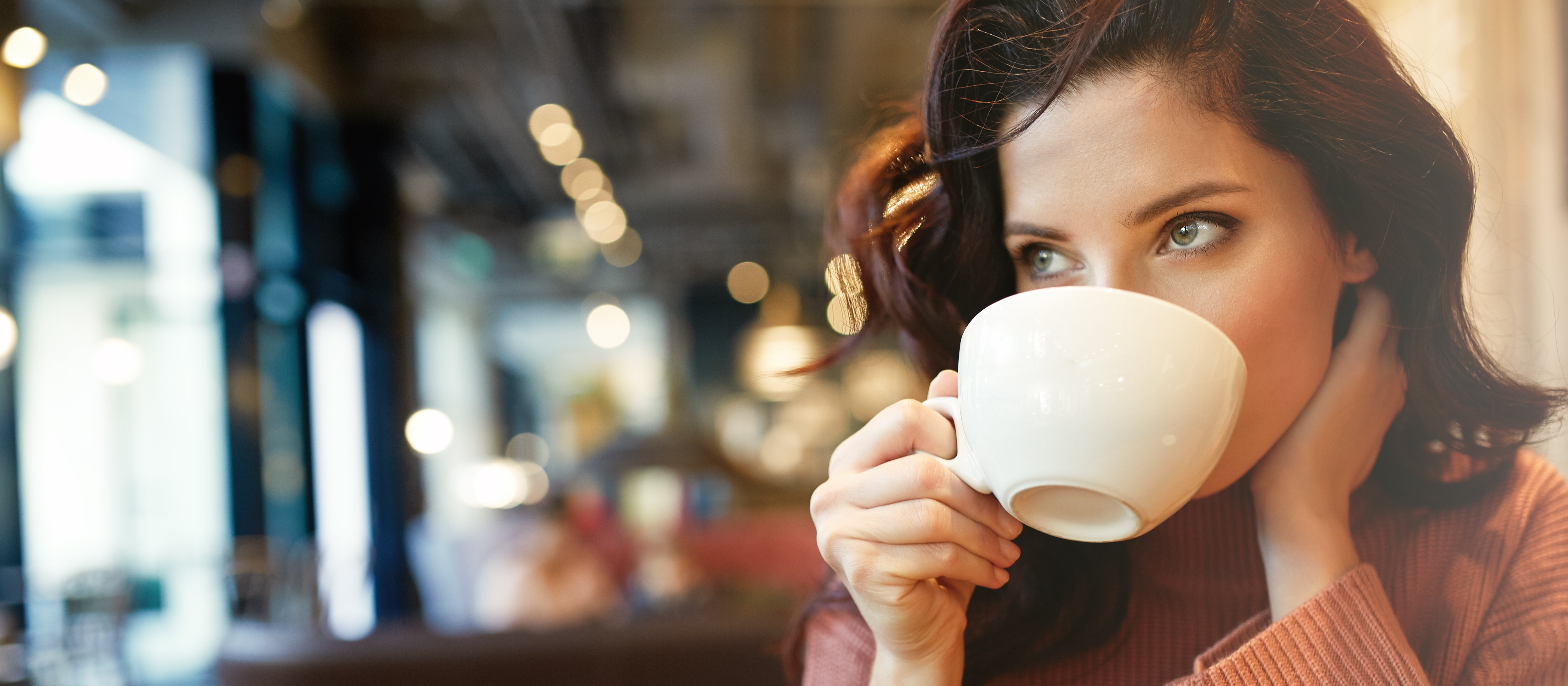 Prowadzisz siedzący tryb życia? Naukowcy polecają ten popularny napój