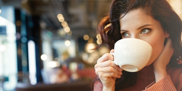 Prowadzisz siedzący tryb życia? Naukowcy polecają ten popularny napój