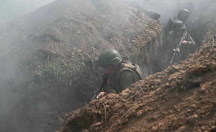 O spektakularne zmiany przebiegu linii frontu (na zdjęciu ukraińskie umocnienia niedaleko Doniecka) 