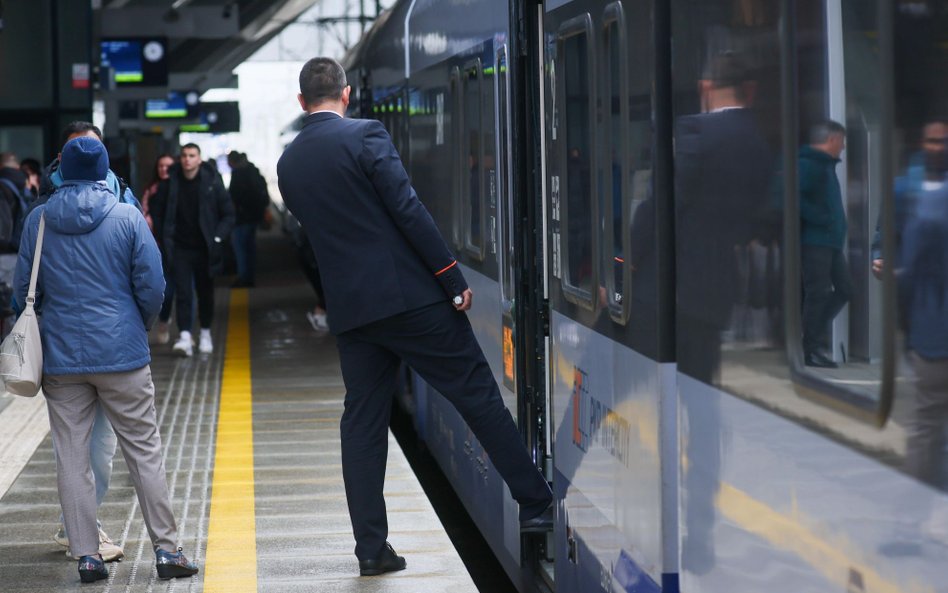 W pierwszym półroczu 2025 roku polskimi kolejami podróżowało 211,3 miliona pasażerów