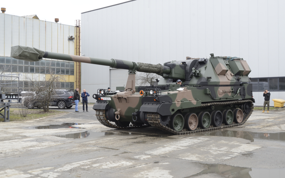 Z Huty Stalowa Wola do Sulechowa wyruszył pierwszy transport z elementami zestawu bateryjnego 155 mm