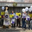 Meksyk. Przed ambasadą Salwadoru w stolicy Meksyku trwają demonstracje członków Amnesty Internationa