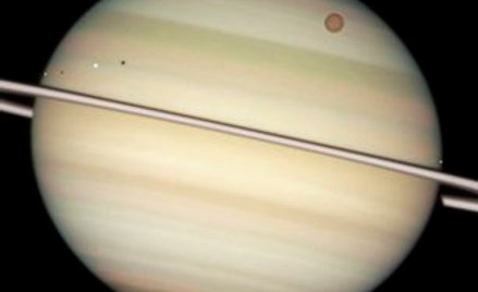 ?Saturn to prawdopodobnie żelazne jądro i gaz. ESA