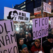 Największa demonstracja odbyła się w Bratysławie. Przyciągnęła kilkadziesiąt tysięcy uczestników.