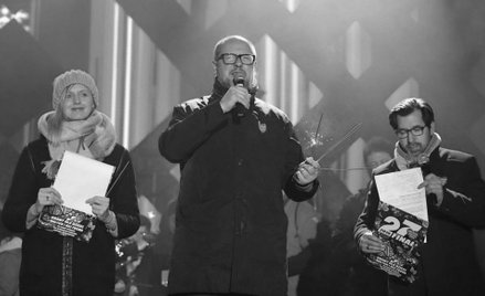 Prezydent Paweł Adamowicz niedługo przed atakiem na scenie finału WOŚP w Gdańsku