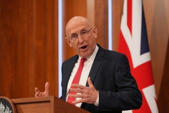 Minister obrony Wielkiej Brytanii John Healey poinformował o szczegółach akcji marynarki wojennej