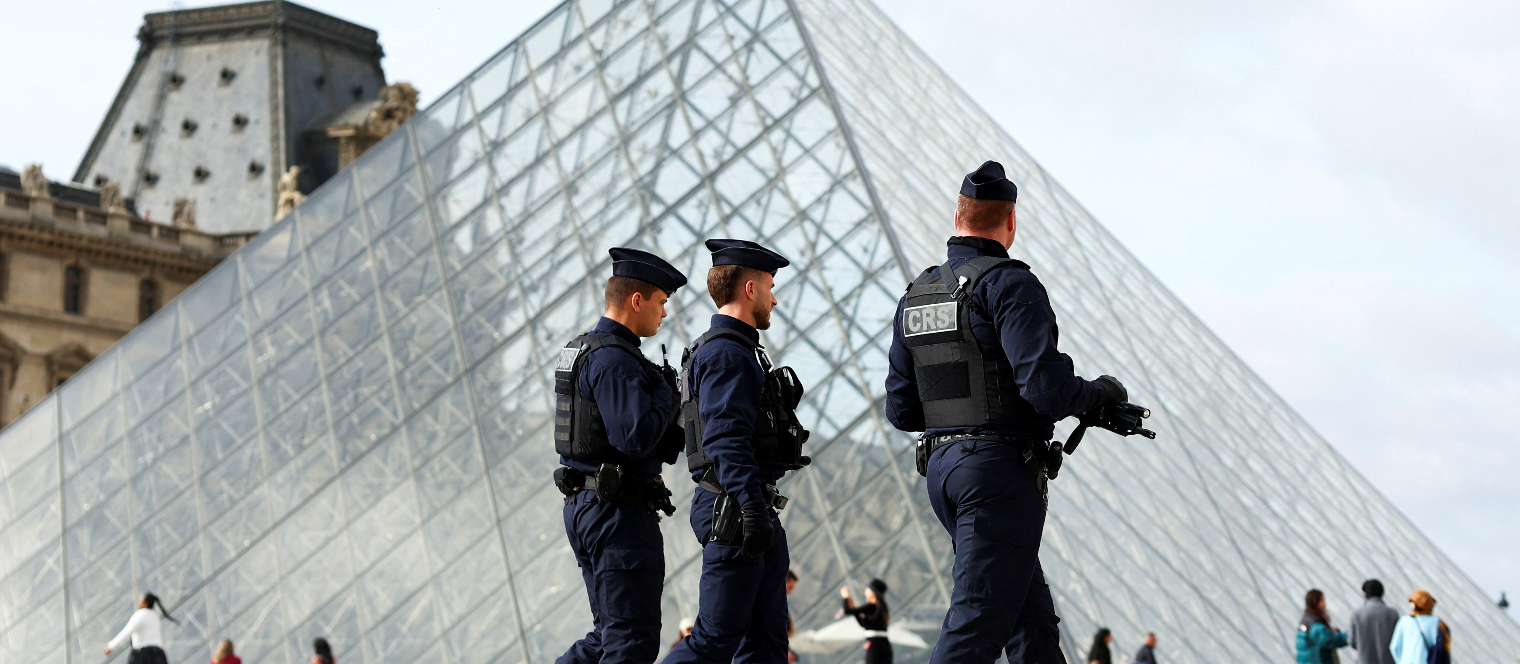 Wielki napad na Luwr. Pięciu nowych zatrzymanych