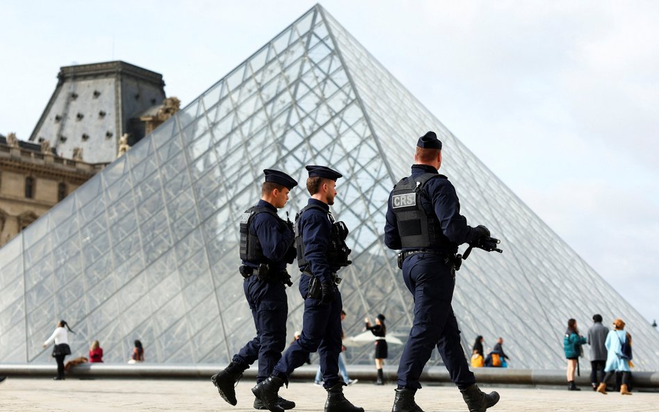 Wielki napad na Luwr. Pięciu nowych zatrzymanych