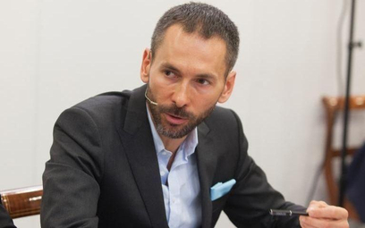 Tomasz Czechowicz, założyciel MCI, pochwalił się transakcją na LinkedIn. Czekał na nią Raimondo Eggi