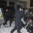 Milicja rozpędza opozycyjną demonstrację w Mińsku