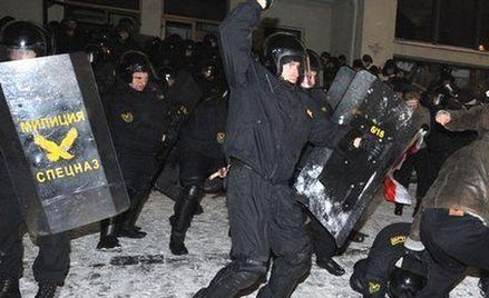 Milicja rozpędza opozycyjną demonstrację w Mińsku