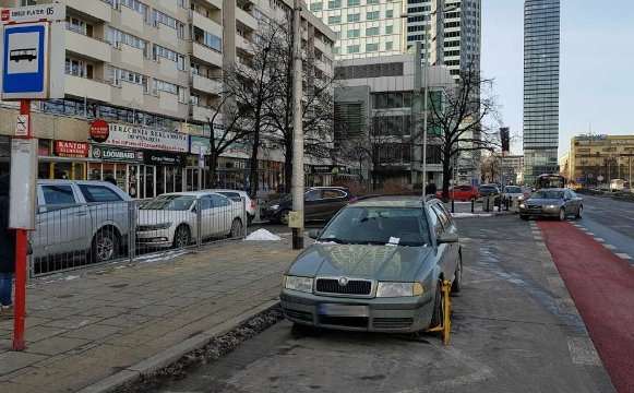 System zawiódł. Niezależna platforma do walki z parkingowymi piratami podbija Warszawę