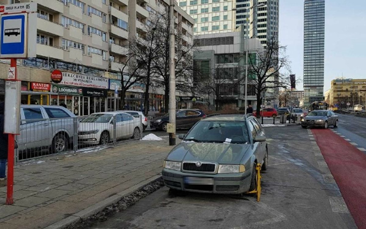 System zawiódł. Niezależna platforma do walki z parkingowymi piratami podbija Warszawę