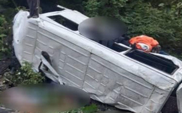 Gruzja: Bus spadł z 80 metrów. Jest wiele ofiar