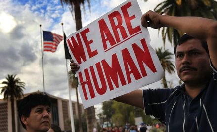 Ludzie wyszli na ulice, aby protestować przeciwko ustawie