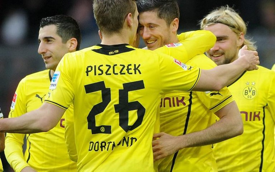 Borussia blisko ćwierćfinału, dwa gole Lewandowskiego