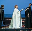 Barbara Kubiak (Elżbieta I), Karina Skrzeszewska (Maria Stuarda) i Sang-jun Lee (Leicester)