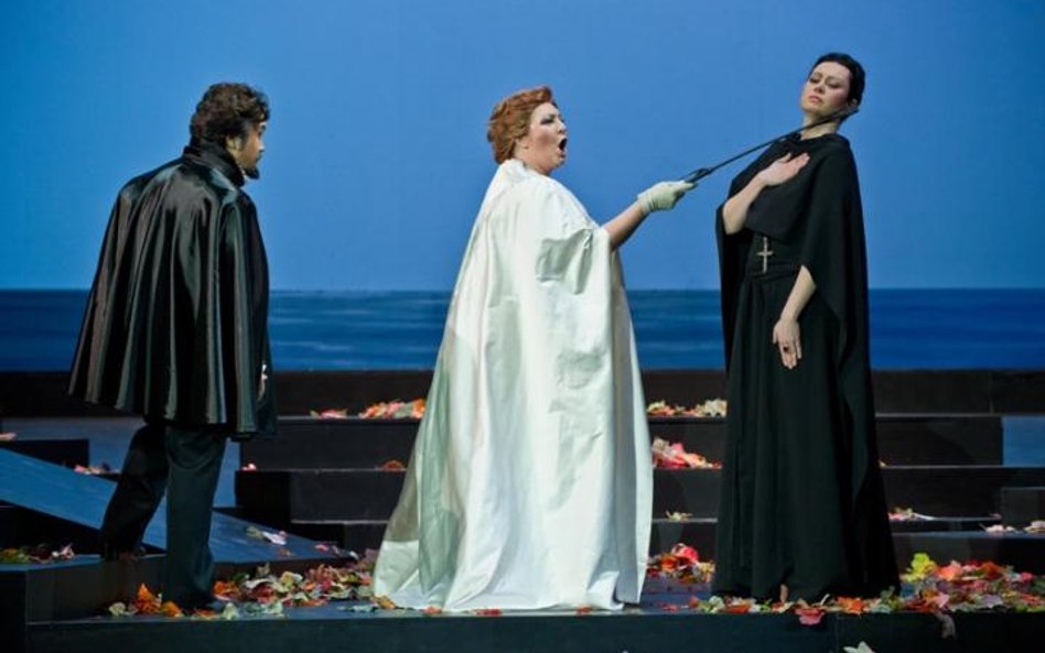 Barbara Kubiak (Elżbieta I), Karina Skrzeszewska (Maria Stuarda) i Sang-jun Lee (Leicester)