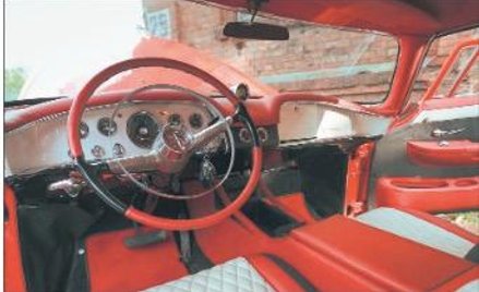 Wnętrze wydaje się nieco surowe, w kolejnej dekadzie amerykańskie skrzydlaki miały więcej stylistycz