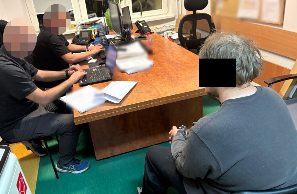 Kawiarniany w Warszawie podglądał współpracownice w WC. Może iść do paki. 2