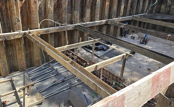 Na placu budowy zakończyły się roboty rozbiórkowe i powstał już m.in. wykop pod nowy budynek