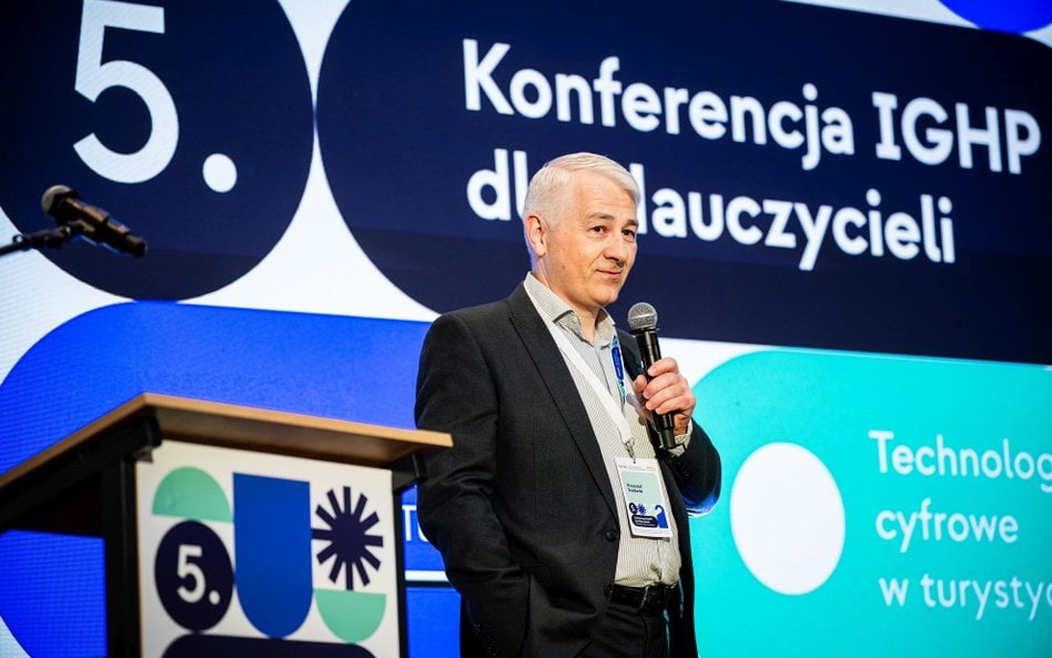 Podczas 5. Konferencji dla Nauczycieli sekretarz generalny i wiceprezes IGHP Krzysztof Szadurski prz