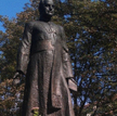 Kolejny raz zdewastowano pomnik ks. Jankowskiego