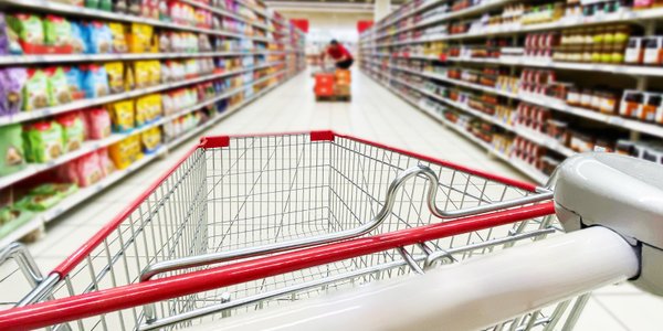 Sondaż: Przemysław Czarnek proponuje niższy VAT na żywność. Ponad połowa Polaków się zgadza