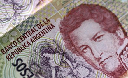 Peso argentyńskie nadal gwałtownie wyprzedawane.