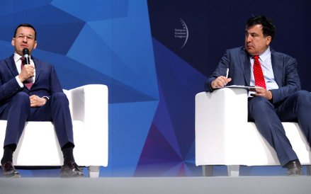 Wicepremier, minister rozwoju Mateusz Morawiecki (L) oraz burmistrz Odessy, b. prezydent Gruzji Mich