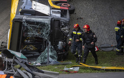 Wypadek autobusu w Warszawie. Tajemnica zaciętego monitoringu