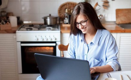 Praca zdalna przebija się w ofertach pracy