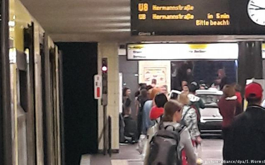 Incydent w Berlinie: samochód wjechał schodami na stację metra