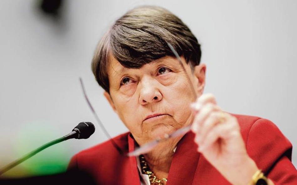 Mary Jo White, przewodnicząca SEC, twierdzi, że dla wielu akcjonariuszy kwestia płac prezesów jest w