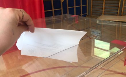 Sondaż: Połowa niegłosujących w I turze wybiera Trzaskowskiego