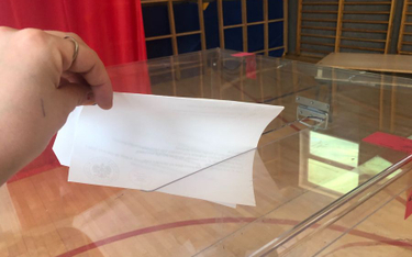 Sondaż: Połowa niegłosujących w I turze wybiera Trzaskowskiego