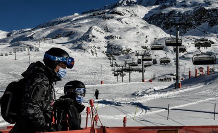 Omikron znowu zamyka Unię