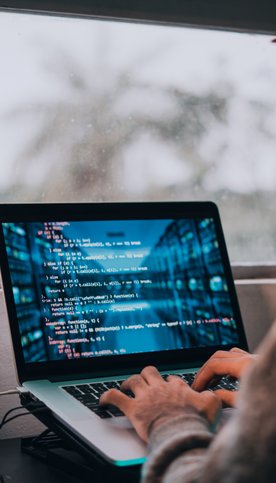 Studia otwierają możliwości zatrudnienia m.in. na stanowiskach takich jak AI Software Engineer czy M