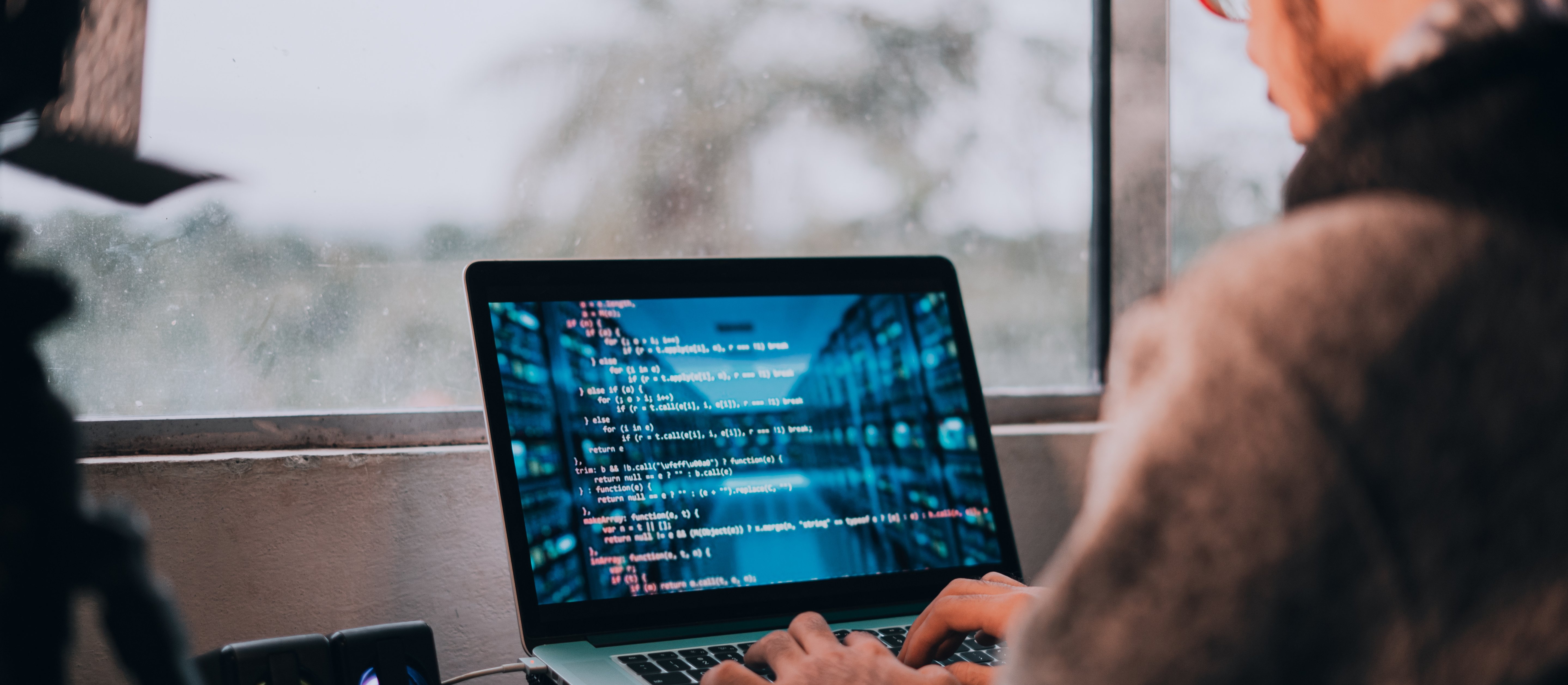 Na razie AI częściej tworzy miejsca pracy, niż je likwiduje