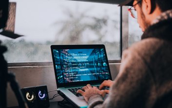 Studia otwierają możliwości zatrudnienia m.in. na stanowiskach takich jak AI Software Engineer czy M