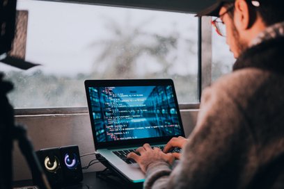 Studia otwierają możliwości zatrudnienia m.in. na stanowiskach takich jak AI Software Engineer czy M