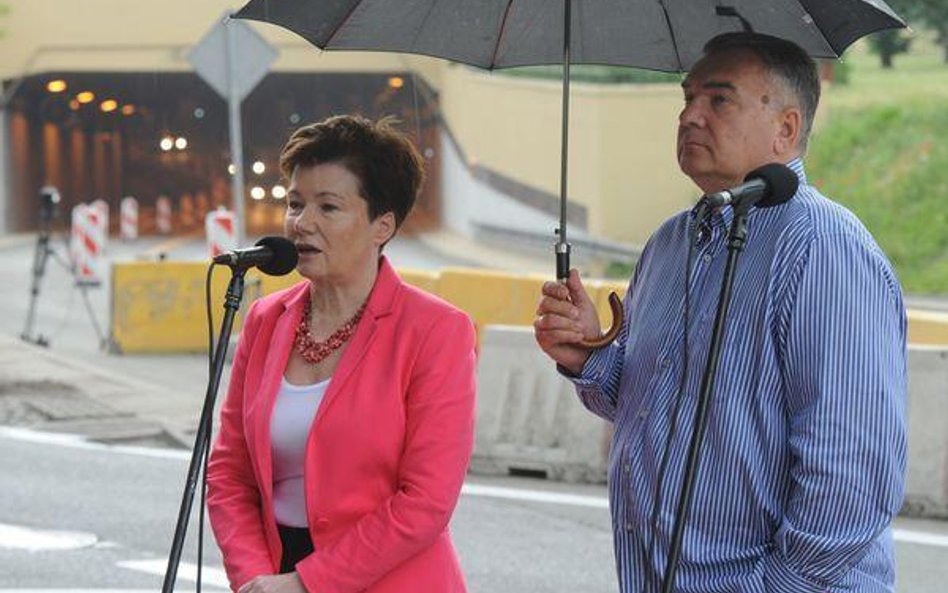 Tunel Wisłostrady otwarty, ale zalany