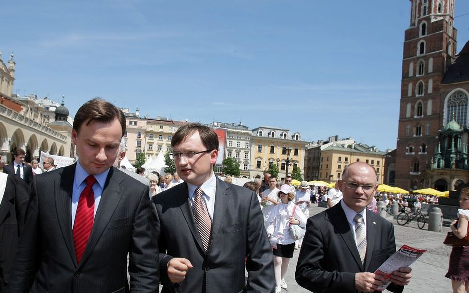 12.06.2011 KRAKÓW, RYNEK GŁÓWNY. WIZYTA PARLAMENTARZYSTÓW PIS W WOJEWÓDZTWIE MAŁOPOLSKIM. KONFERENCJ