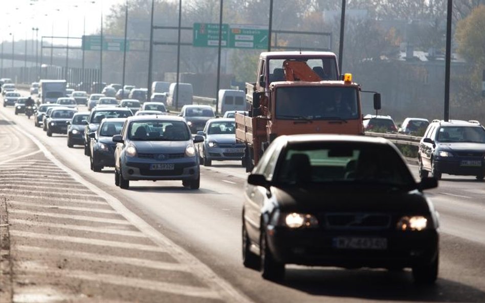 Nieekologiczne auta nie wjadą do centrów miast. Zakaz może uderzyć w miliony kierowców.