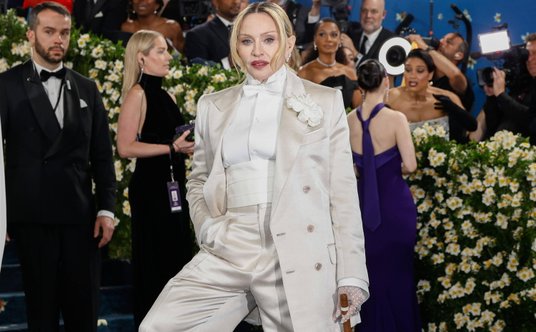 MET Gala 2025: Madonna w stylizacji Haider Ackermann.