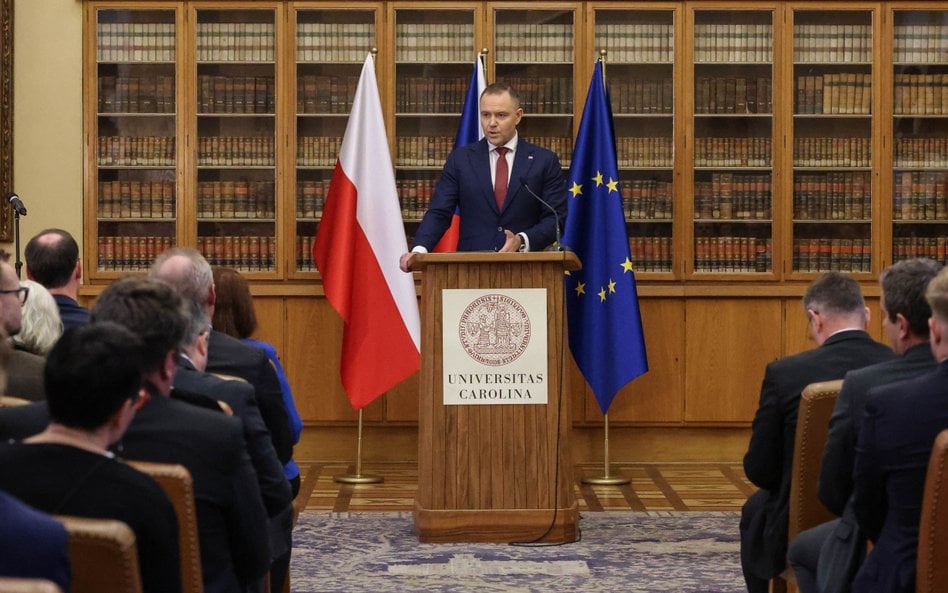 Karol Nawrocki w czasie wykładu na Uniwersytetu Karola w Pradze