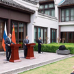 Szefowie rosyjskiej i chińskiej dyplomacji Siergiej Ławrow i Wang Yi na wtorkowej konferencji prasow