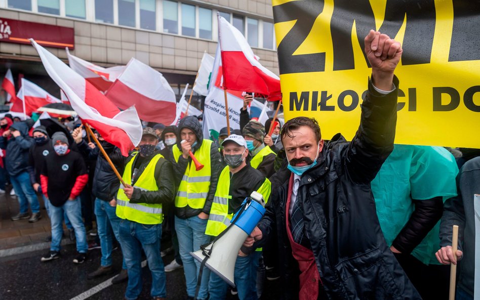 Protestujący rolnicy chcą sparaliżować cały kraj, sprzeciwiając się ustawie PiS